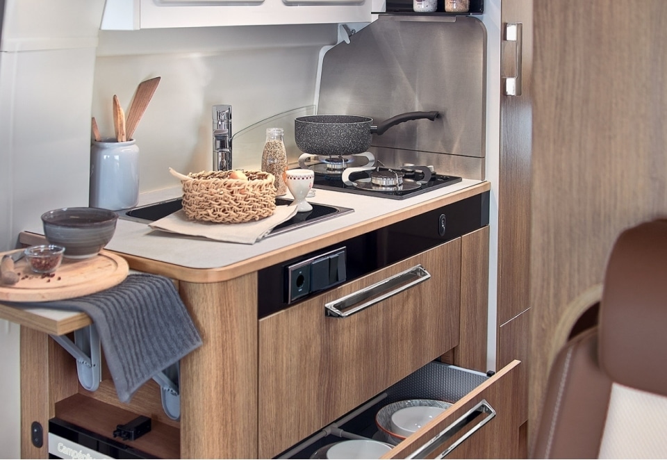 interieur-cuisine camping car caravane Remiremont