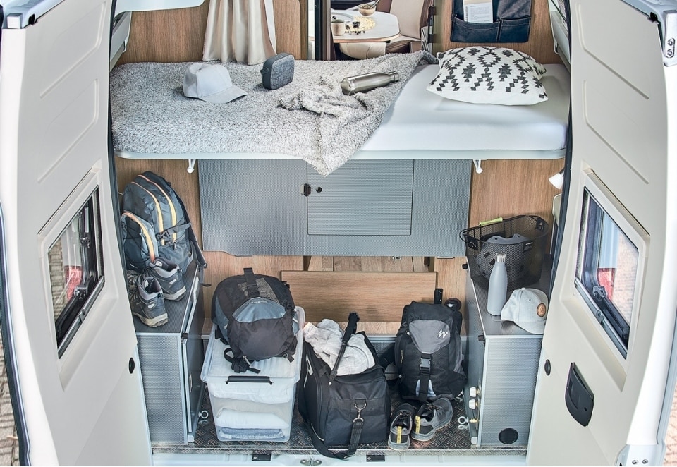 interieur-lit2 camping car caravane Remiremont