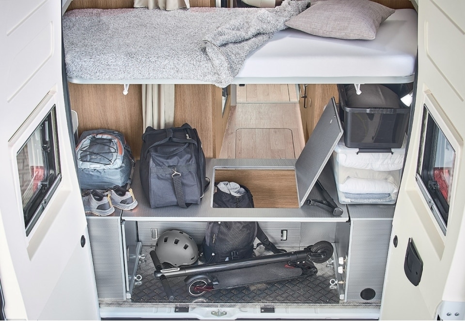 interieur-lit3 camping car caravane Remiremont